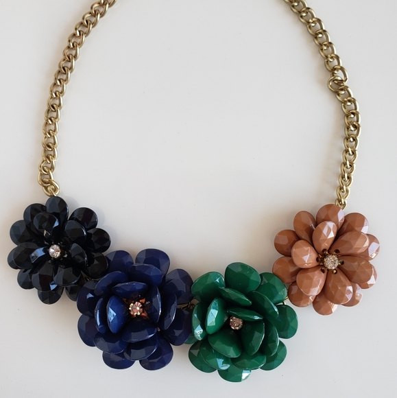 Jewelry - Multicolor flowers statement necklace